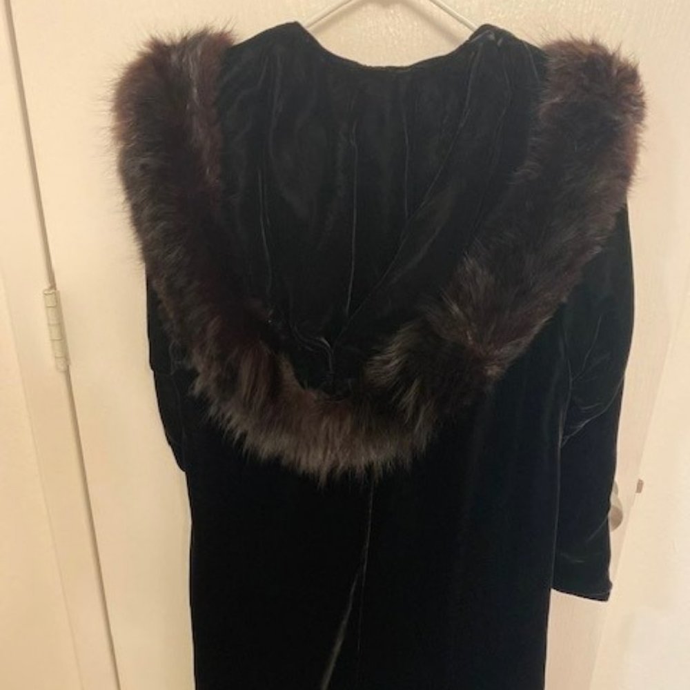 Velvet coat with fox fur trim